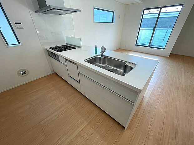 【◆キッチン】同仕様写真になります。完成前になりますのでショールームにて実際の品質をご覧いただきながら詳細にプレゼンテーションも合わせてご案内させていただきます。