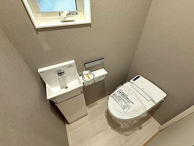 【◆トイレ】同仕様写真になります。完成前になりますのでショールームにて実際の品質をご覧いただきながら詳細にプレゼンテーションさせていただきます。より具体的なイメージを掴んでいただけると思います。