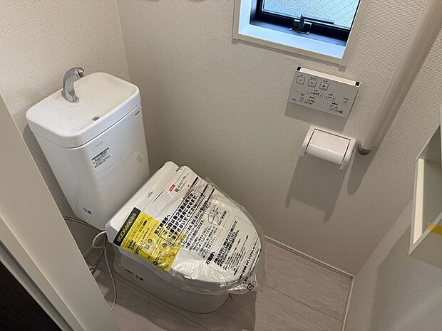 【◆トイレ】コンパクトながらも使い勝手に優れた、手洗いタンク付きのトイレを採用しております。