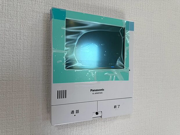 【◆TVモニター付きインターホン】小さなお子様のいるご家庭でも安心のTVモニター付きインターホン。訪問者を映像で確認できるので、防犯面も安心です。ご家族で暮らす住まいに嬉しい、安心感を高めてくれる設備です。
