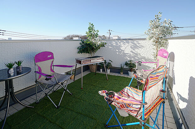 【スカイバルコニー・BBQ】屋上バルコニーの過ごし方
【仲間との語らい！ＢＢＱプラン】
天気の良い日は気の合う仲間とマイホームの屋上バルコニーでＢＢＱ♪