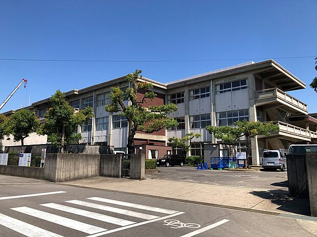 南中学校（約1,100m）