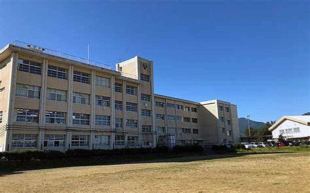 西中学校（約800m）