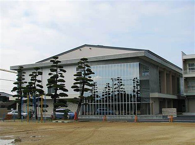 城坤小学校（約600m）