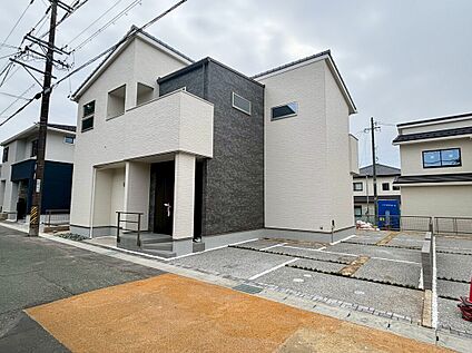 【E棟　外観】
