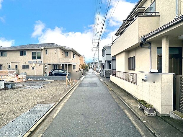 前面道路含む外観