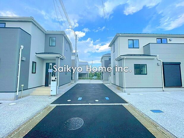 【現地写真】周辺には徒歩でスーパーやドラッグストアがあるので安心♪