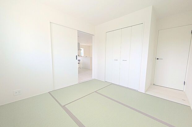 【居室】急なお泊りが発生しても大丈夫！！　和室付なのでお客様の対応もらくらくお出迎えができちゃいます！