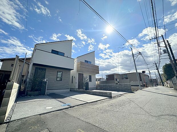 【現地外観写真】9/20撮影、完成まで着々と進んでおります。室内ご見学できますのでお気軽に弊社までお問い合わせください。