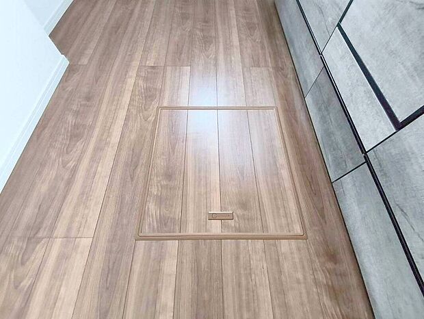 【床下収納】キッチンには床下収納つき。キッチンスペースはいつでもスッキリです。