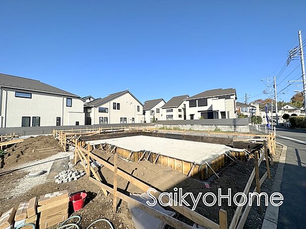 【現地写真】各棟2台分のカースペースを確保しています