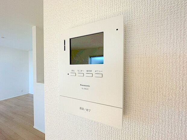 【【モニター付きインターホン】】玄関を確認しなくても誰が来たのかすぐわかります。訪問者を確認してから会話することができますので安心して対応できます♪