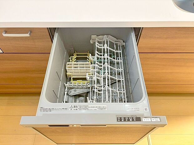 【【食洗機】】ビルトインの食器洗乾燥機で忙しいママの家事ををサポートします。
