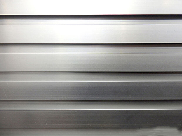 【【シャッター】】1F掃き出し窓にはシャッターも設置。防犯対策にもなりますね!