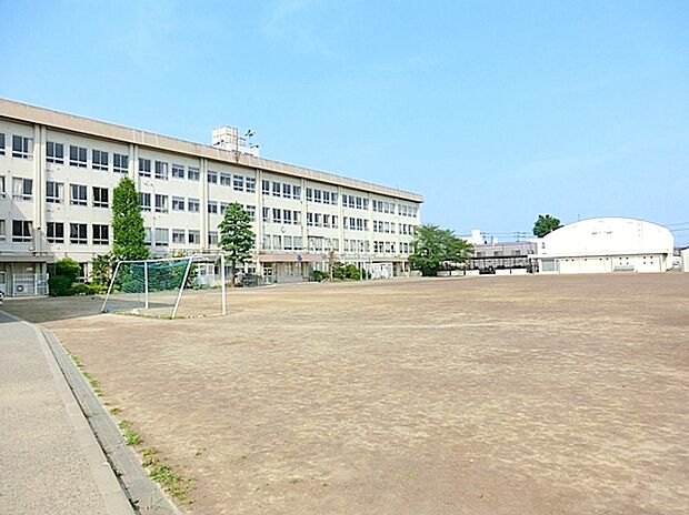 稲城市立稲城第一中学校(約1,682m)