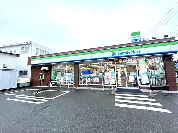 ファミリーマート稲城いちょう並木通店(約220m)