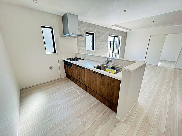 〈1号棟〉☆キッチン☆人気の対面式キッチン♪家族で会話しながらお料理も楽しめます!