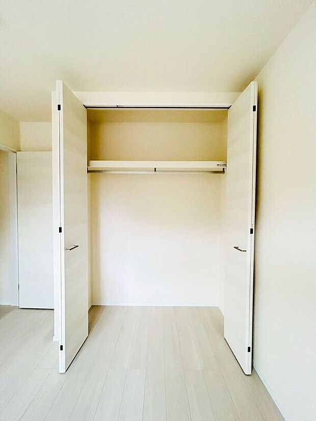 【室内】(2号棟)☆洋室☆南向きの7.25帖洋室♪ウォークインクローゼット付き♪主寝室におすすめです♪