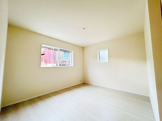 【室内】(2号棟)☆和室☆あると嬉しい癒しの和室♪客間としても、小さいお子さまのお昼寝スペースとしても大活躍です♪