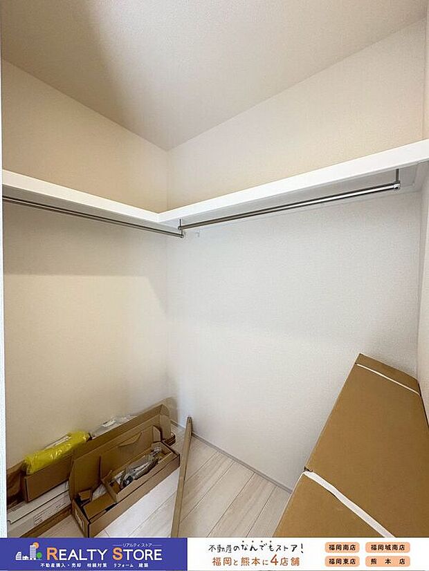 【収納】☆ウォークインクローゼット☆パイプハンガー付きが嬉しいウォークインクローゼット♪大きな荷物もスッキリ片付きます♪