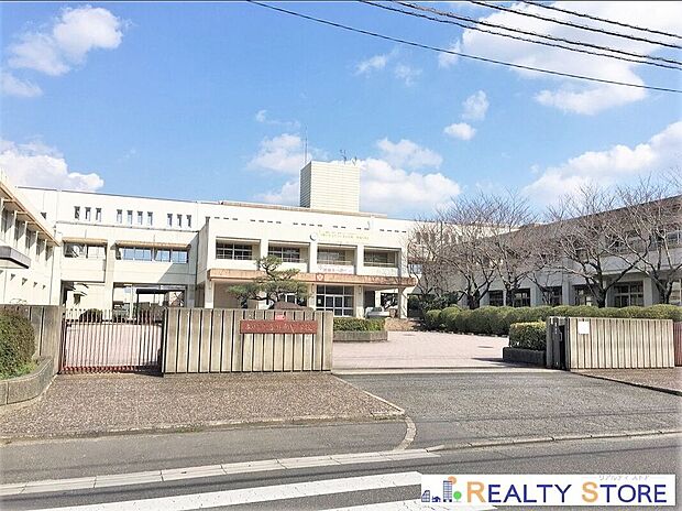 春日市立春日南中学校(約550m)