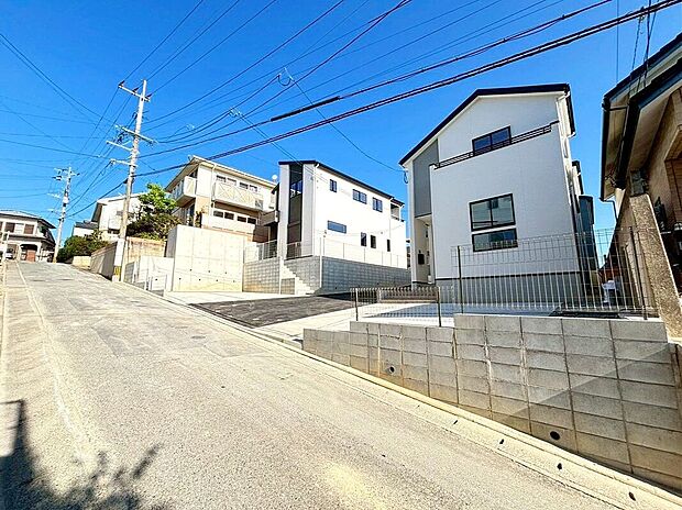 【前面道路含む外観】☆現地【2025年11月】撮影☆