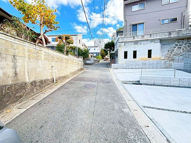 【前面道路含む外観】☆現地【2025年11月】撮影☆