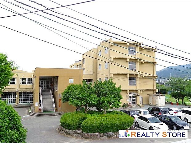 福岡市立堤丘小学校（約300m）