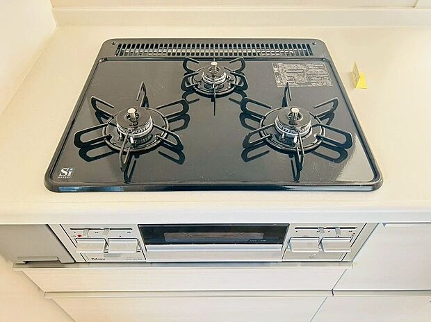 【その他設備】火力にこだわるお料理など、使い勝手良好の3口コンロです♪