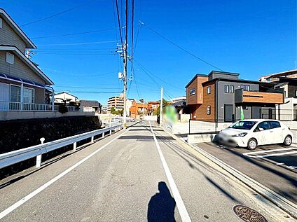 前面道路含む外観