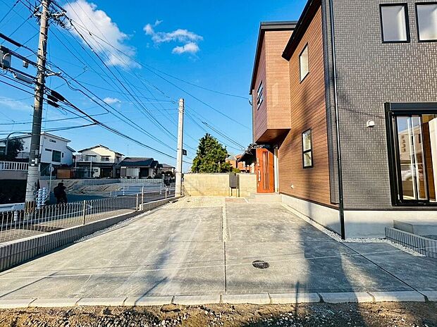 【駐車場】〈1号棟〉☆駐車スペース☆自転車置き場や物置き場としてもご利用いただけるスペースです♪