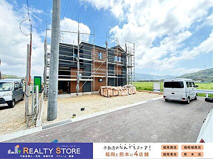 前面道路含む外観