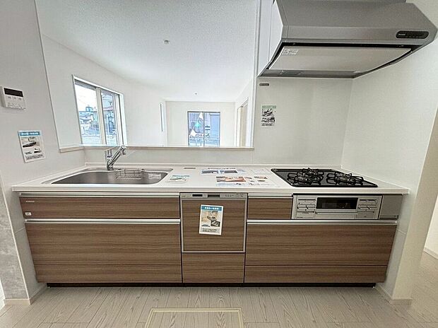 【キッチン】〈2号棟〉☆システムキッチン☆飽きのこないシンプルかつおしゃれなデザイン♪