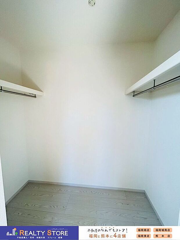 【収納】〈1号棟〉☆ウォークインクローゼット☆衣類はもちろん、バッグや季節用品もまとめて収納可能♪