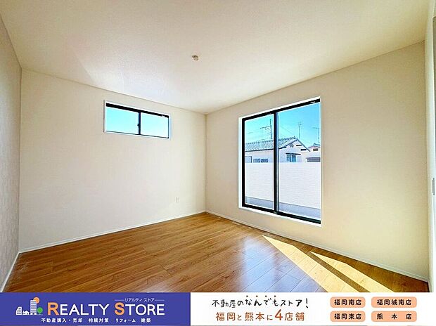 【室内】〈1号棟〉バルコニーに面した明るいお部屋♪主寝室におすすめ♪