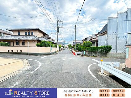 前面道路含む外観