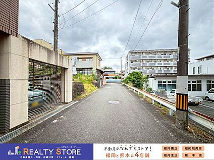 前面道路含む外観