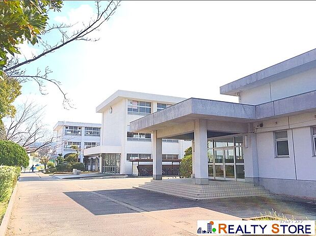 春日市立天神山小学校（約400m）