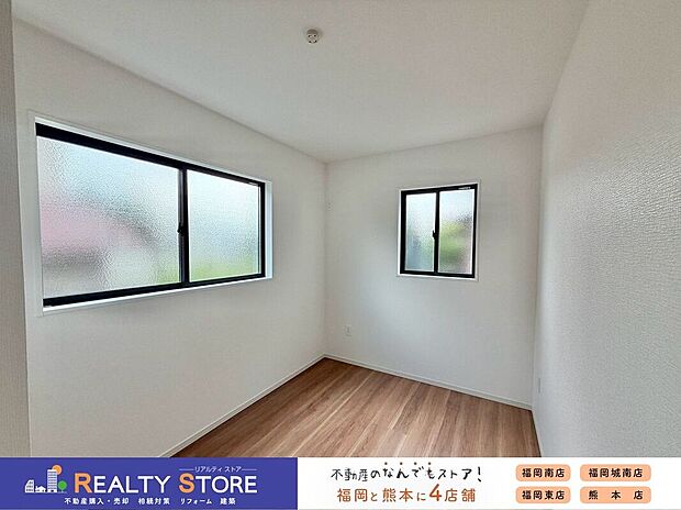 【室内】〈2号棟〉腰高の窓で配置がしやすく、子供部屋におすすめです♪