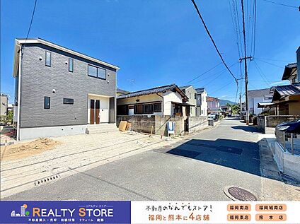 前面道路含む外観