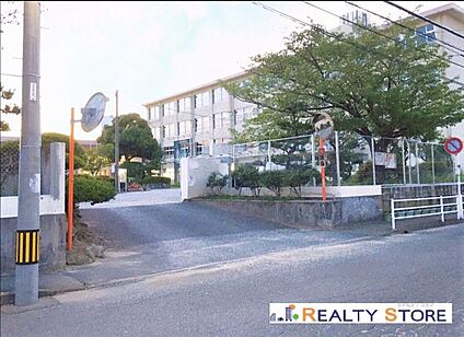 福岡市立原西小学校 900m