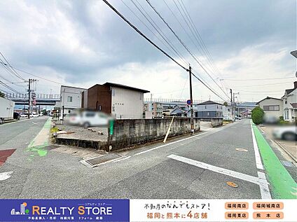 前面道路含む外観