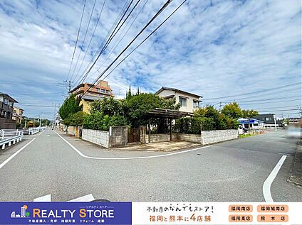 前面道路含む外観