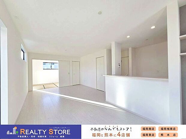 ☆2号棟☆【寛ぎの空間】リビングは家族全員の集まる憩いの場、この場所を通じて家族の楽しい会話が聞こえてきそうなリビングですね♪