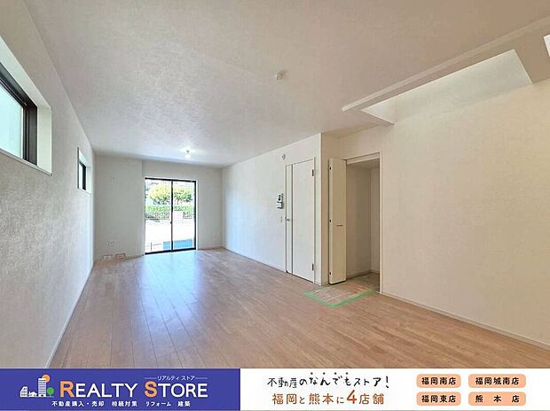 ☆2号棟☆【リビング】自然光射し込む明るいリビング♪自然と家族が集まるゆとりの空間♪