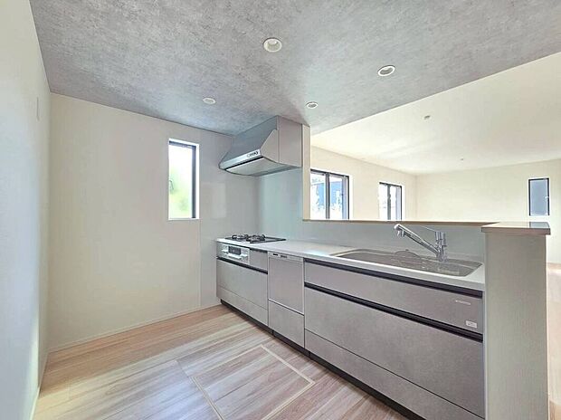 ☆1号棟☆【システムキッチン】食洗機付きのシステムキッチン♪広いシンクと作業台でお料理前後も快適です♪