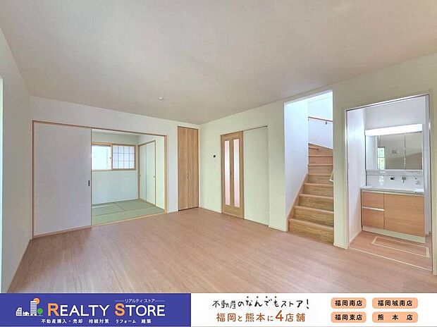 ☆2号棟☆【寛ぎの空間】リビングは家族全員の集まる憩いの場、この場所を通じて家族の楽しい会話が聞こえてきそうなリビングですね♪