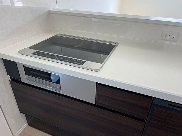 【その他設備】【IHクッキングヒーター】火を使わないので火事の心配がグッと減ります♪お手入れ・お掃除も楽々♪