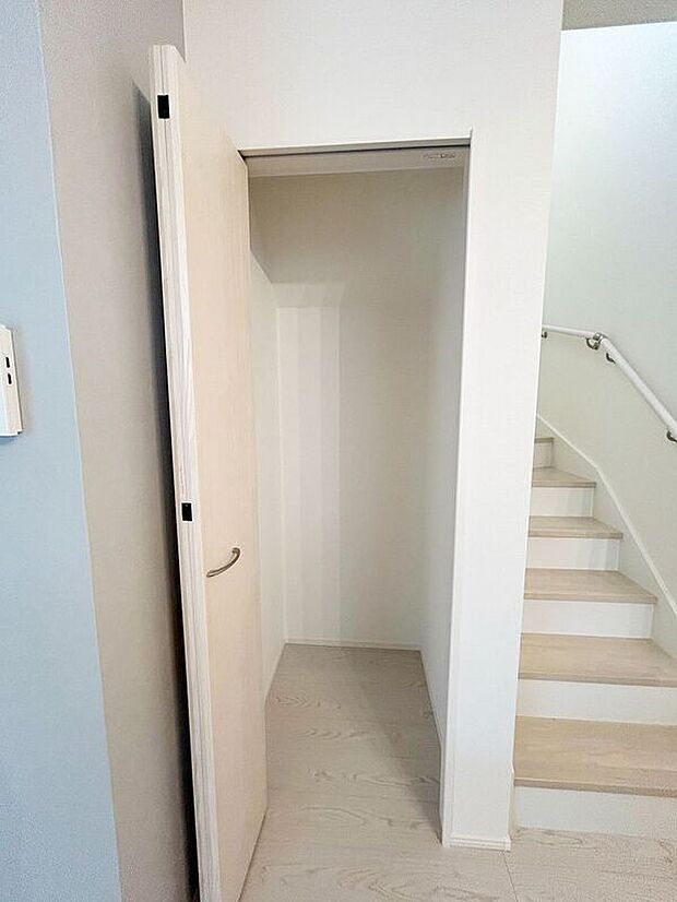 【収納】☆2号棟☆【収納スペース】全居室に収納完備、居室の全空間を有効活用出来ますね♪