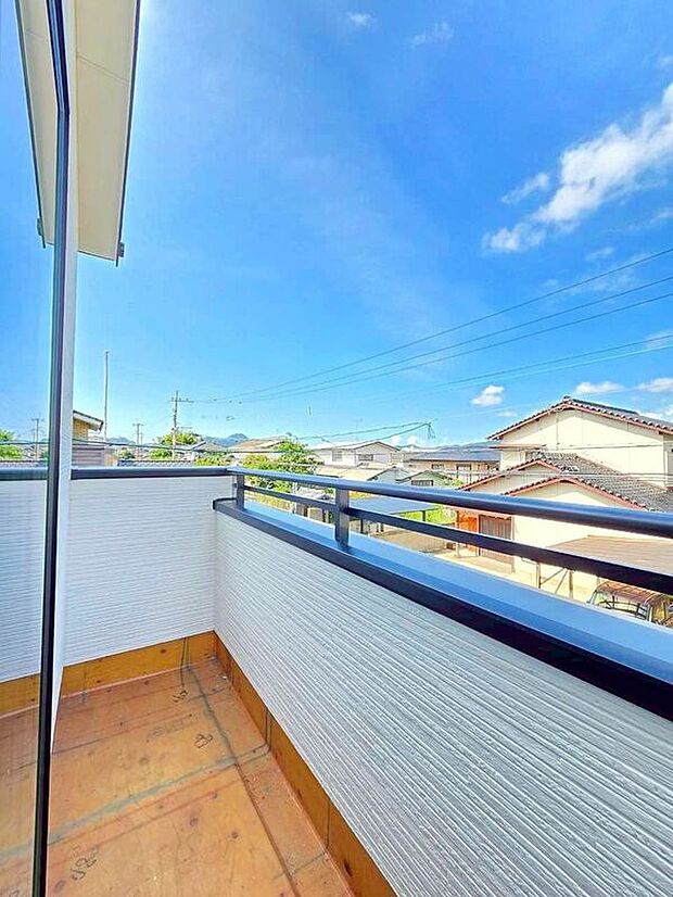 【バルコニー】☆2号棟☆【バルコニー】陽当たり良好なバルコニー!お布団やたくさんのお洗濯物もしっかりと干すことが出来ます♪
